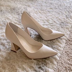 Vince camuto, white, size 6 pumps